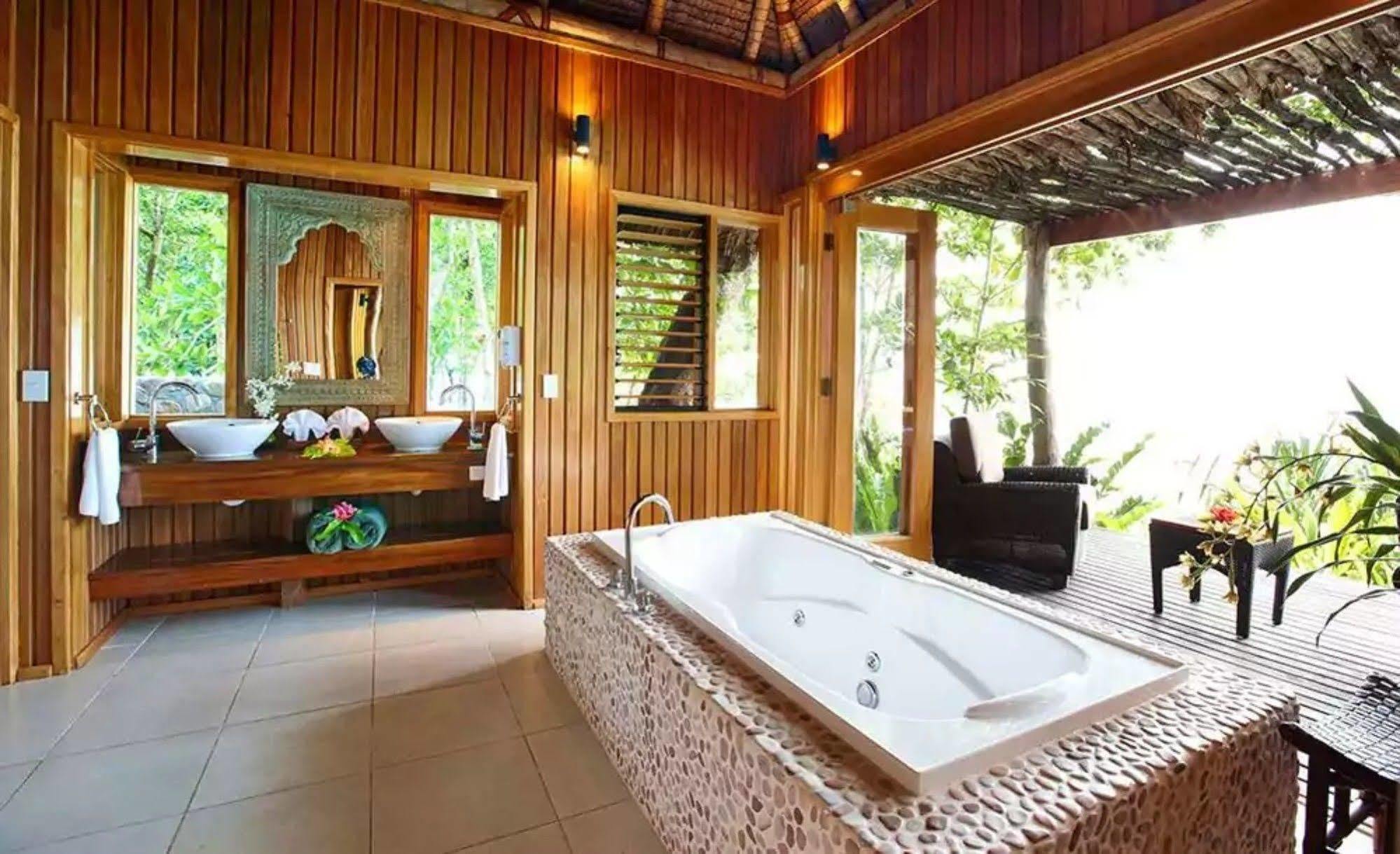 Namale Resort And Spa 萨武萨武 外观 照片